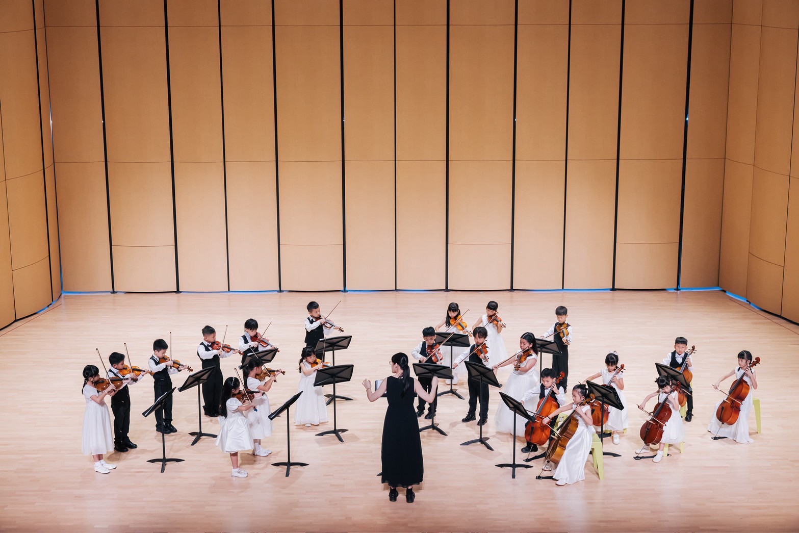 新營國小弦樂團演出照