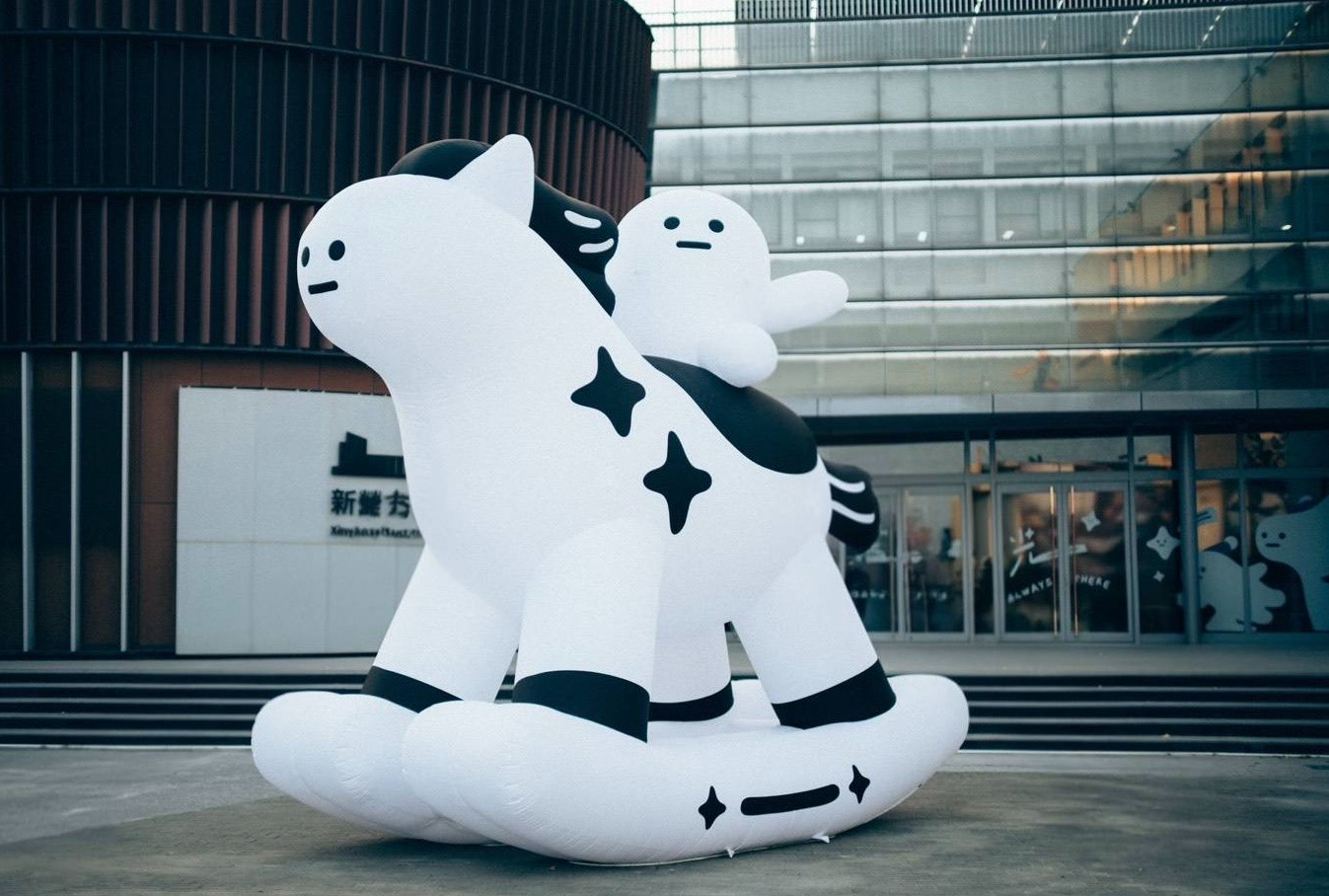 雲朵「AH!Q」降落新營！巨型小馬Q點亮冬日地景&nbsp;1/31暖心點燈　打造城市純白療癒風景